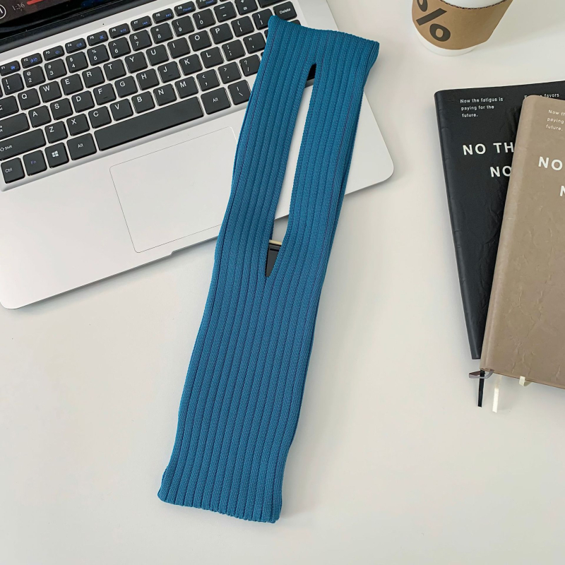 Adīta crossbody soma, vertikāla kvadrātveida forma, universāla mobilā tālruņa soma (poliesters; atvērts; iekšējie nodalījumi nav; rudens 2025)