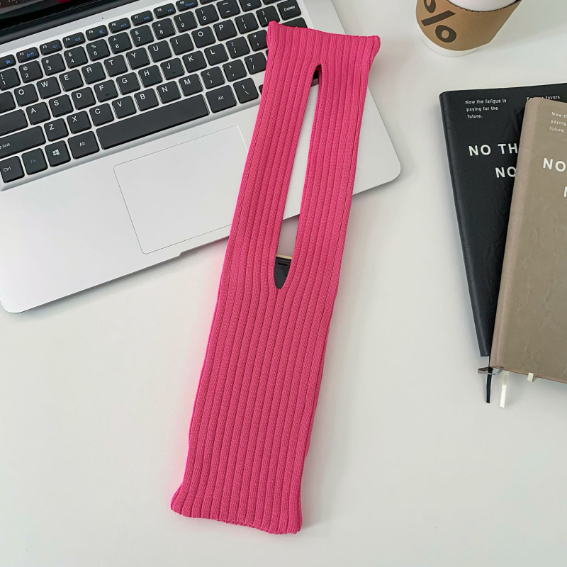 Adīta crossbody soma, vertikāla kvadrātveida forma, universāla mobilā tālruņa soma (poliesters; atvērts; iekšējie nodalījumi nav; rudens 2025)