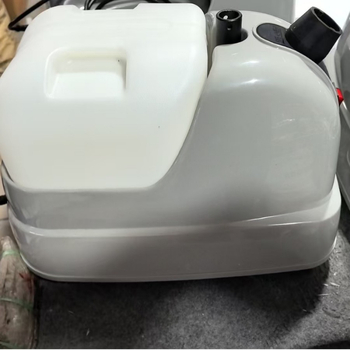 Nodrošinājuma gludināšanas iekārta drēbēm, tilpums 1,9–2,2 L, 220 W, 111–240 V, mehāniskā darbība, ar stiprinājumu