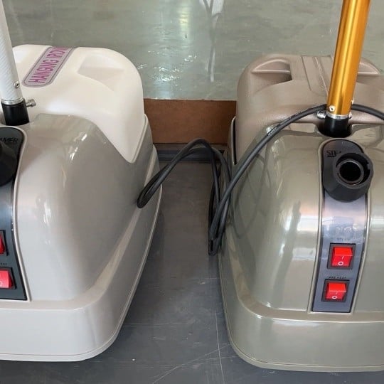 Nodrošinājuma gludināšanas iekārta drēbēm, tilpums 1,9–2,2 L, 220 W, 111–240 V, mehāniskā darbība, ar stiprinājumu