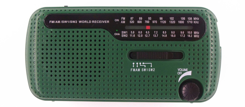 Išorinis avarinis LED apšvietimas su FM/AM radijo, saulės energija ir rankinis įkrovimas, USB įkrovimas, daugiajuostės priėmėjas, 3.7V, 0.14W, 1000–1999mAh, dažnis 20–3000