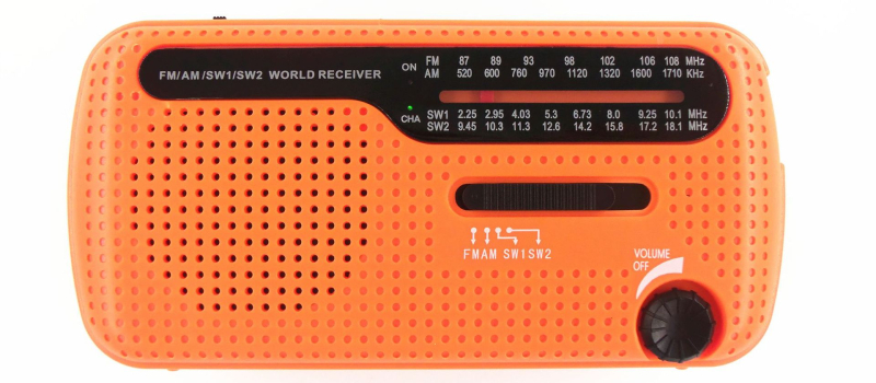 Išorinis avarinis LED apšvietimas su FM/AM radijo, saulės energija ir rankinis įkrovimas, USB įkrovimas, daugiajuostės priėmėjas, 3.7V, 0.14W, 1000–1999mAh, dažnis 20–3000