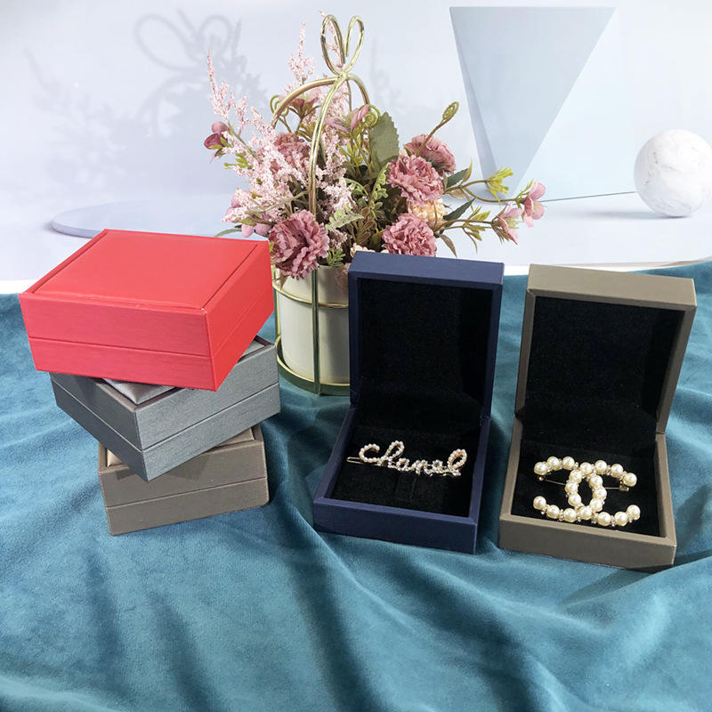 PU ādas kaste brošām ar logotipa pielāgošanu