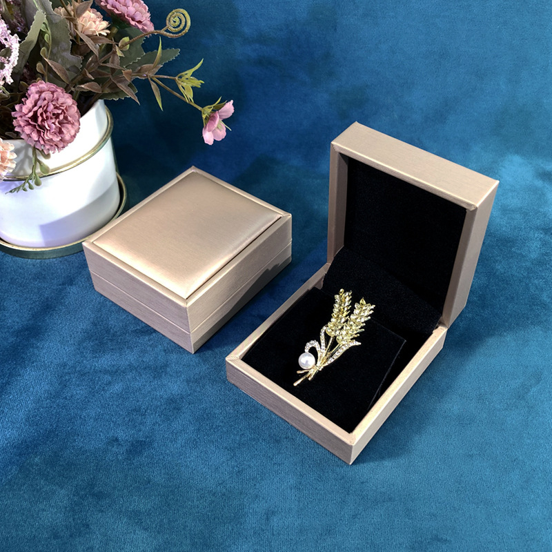 PU ādas kaste brošām ar logotipa pielāgošanu