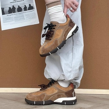 Langui Moterų sportbačiai su stora padą ir vidiniu aukščio didinimu, odinis viršus, raišteliai, guminė pada