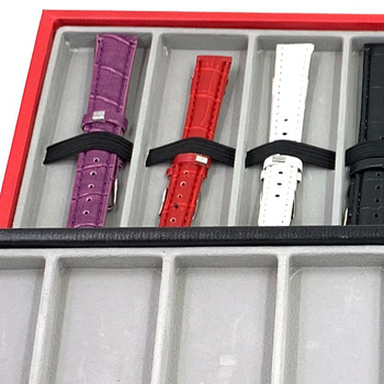 Pulksteņu displeja statīvs ar 10 nodalījumiem – pulksteņu uzglabāšana; materiāli: MDF, blister, PU āda, flanelis; tolerances 3–5 mm; juvelierizstrādājumu iepakojums