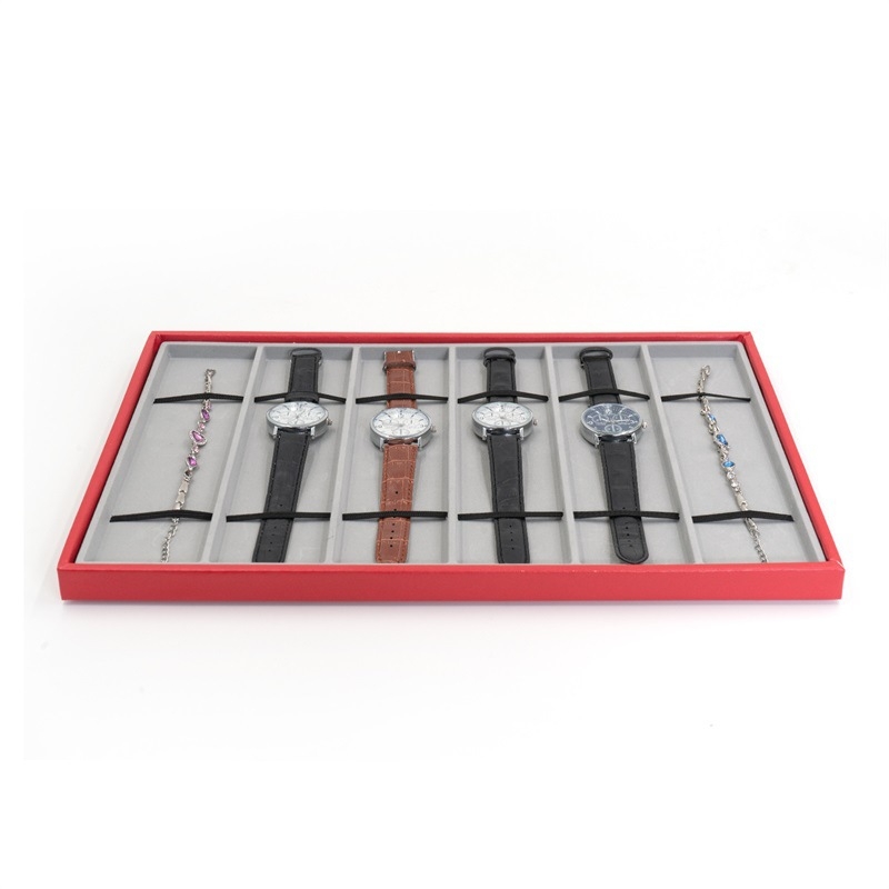 Pulksteņu displeja statīvs ar 10 nodalījumiem – pulksteņu uzglabāšana; materiāli: MDF, blister, PU āda, flanelis; tolerances 3–5 mm; juvelierizstrādājumu iepakojums