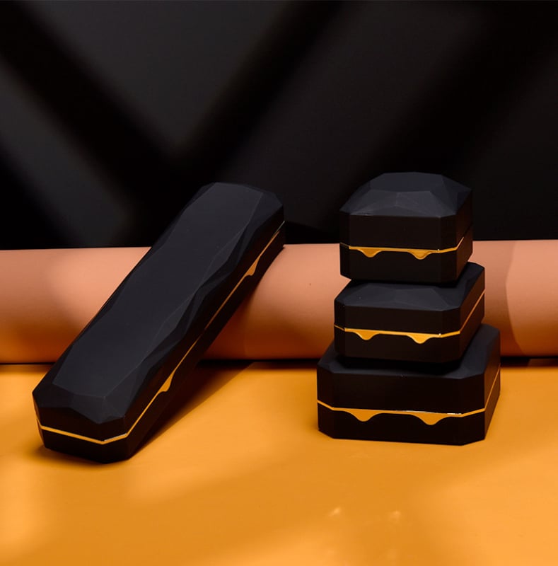 LED astoņstūra rotaslietu kastīte ar gaismu – plastmasas iepakojuma kārbiņa rotaslietām, piemērota gredzeni, pendanti, rokassprādzes un kaklarotas