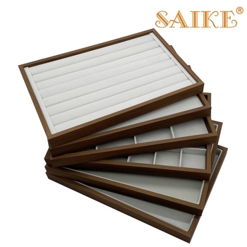 Koka gredzenu izstādei ar valriekstu rakstu, ar nodalījumiem 8, 12 un 24