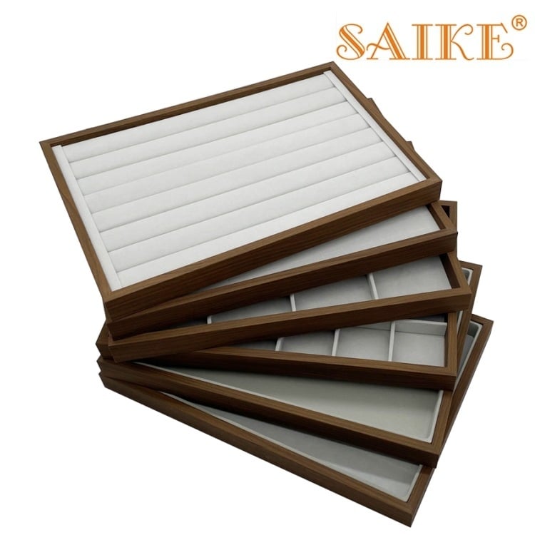 Koka gredzenu izstādei ar valriekstu rakstu, ar nodalījumiem 8, 12 un 24