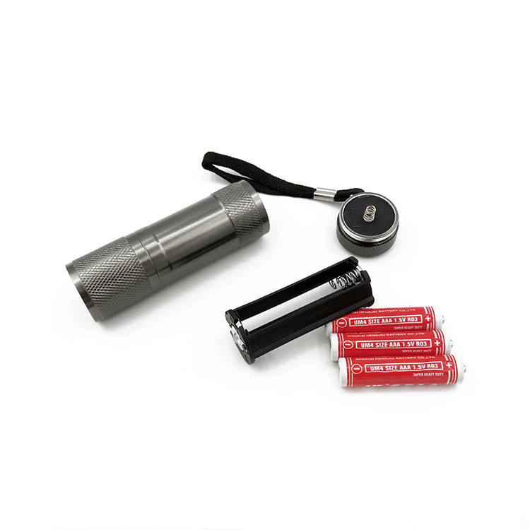 9-LED baterijas lukturis, alumīnija korpuss, manuāla darbība, 4.5V baterija, diapazons līdz 50 m