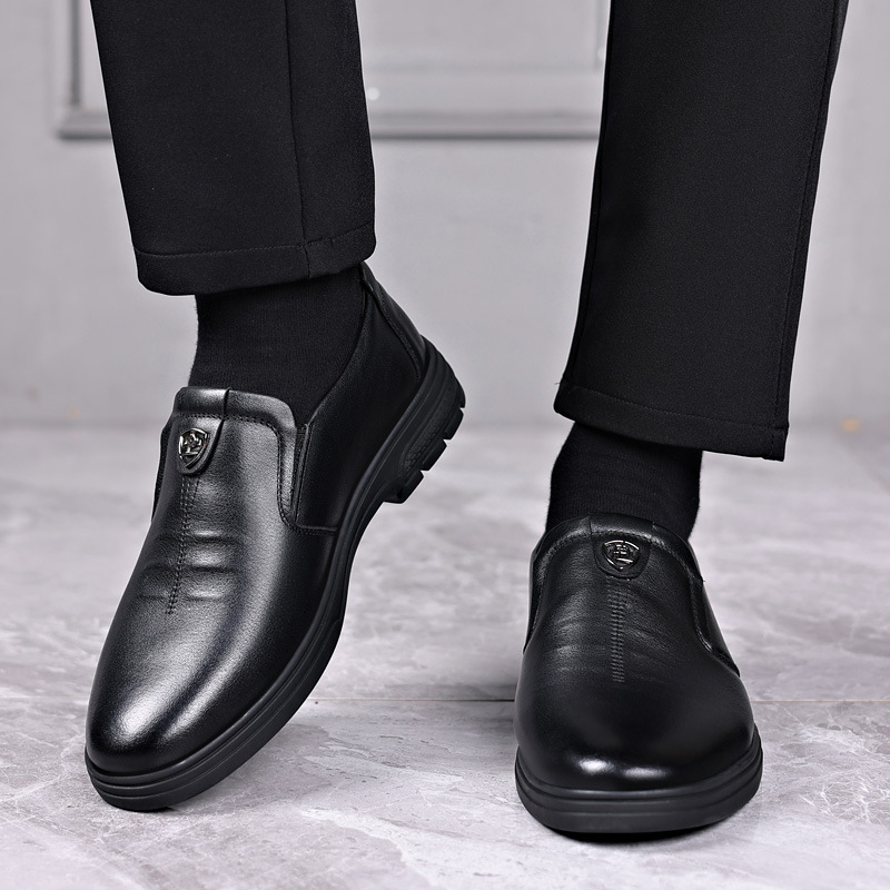 Férfi Slip-On cipő első réteg marhabőrből | felső: első réteg bőr; talp: gumi; lélegző; csúszásmentes; PU belső talp