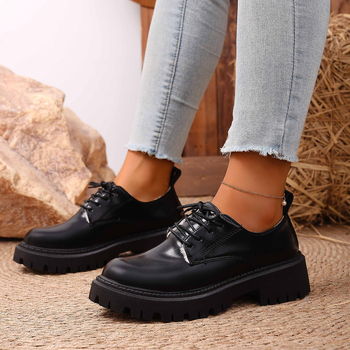 Sieviešu loaferi no PU ādas, apaļa purngala, vidēja papēža augstums 3–5 cm, šņorēšana, gumijas zole