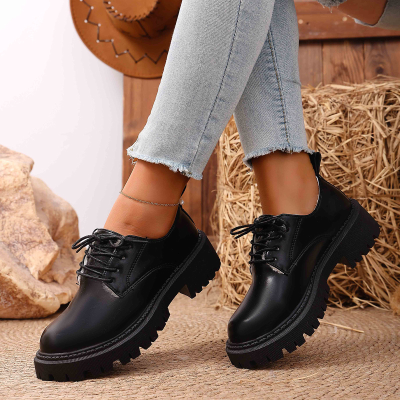 Sieviešu loaferi no PU ādas, apaļa purngala, vidēja papēža augstums 3–5 cm, šņorēšana, gumijas zole