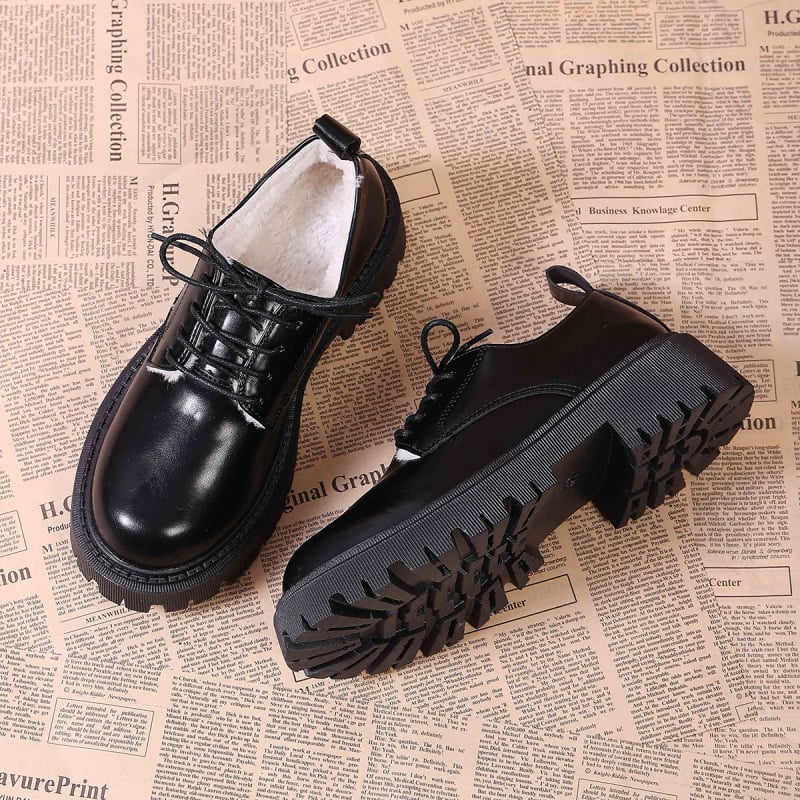 Sieviešu loaferi no PU ādas, apaļa purngala, vidēja papēža augstums 3–5 cm, šņorēšana, gumijas zole