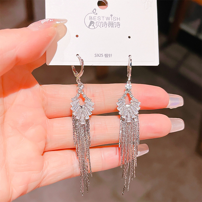 Mi ke Hosszú bojtos fülbevaló - réz, elektroplakálás, 2024 nyár, nőknek