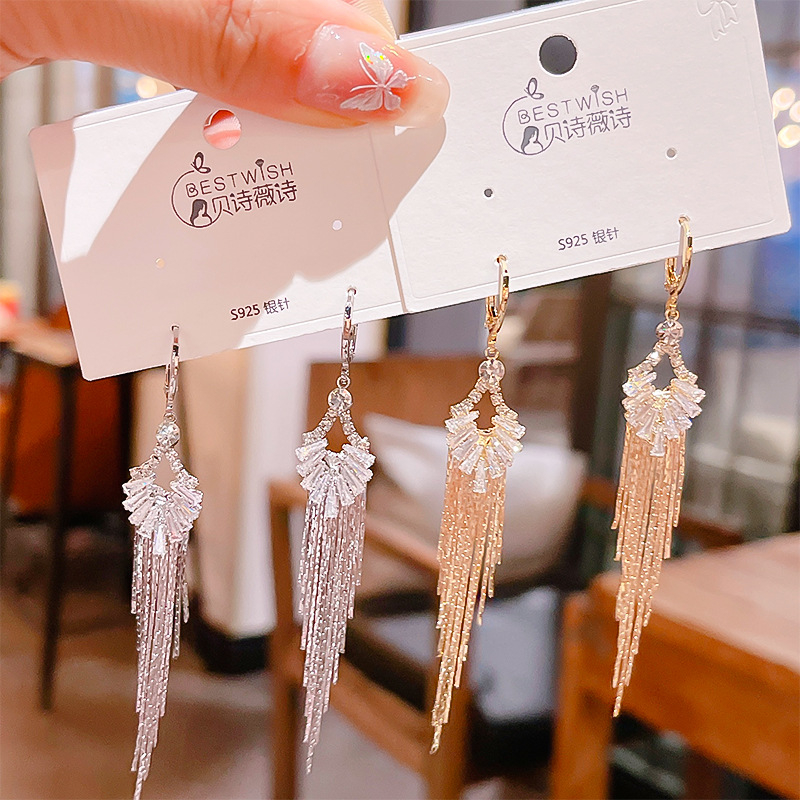 Mi ke Hosszú bojtos fülbevaló - réz, elektroplakálás, 2024 nyár, nőknek