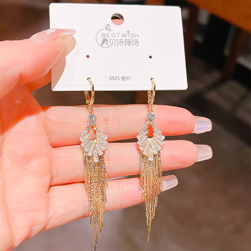 Mi ke Hosszú bojtos fülbevaló - réz, elektroplakálás, 2024 nyár, nőknek