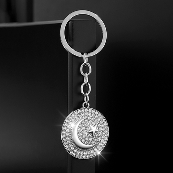 Stilingas ir žavingas unisex raktų pakabukas saulės, žvaigždės, mėnulio ir religinių simbolių formos, visiškai inkrustuotas kristalais.