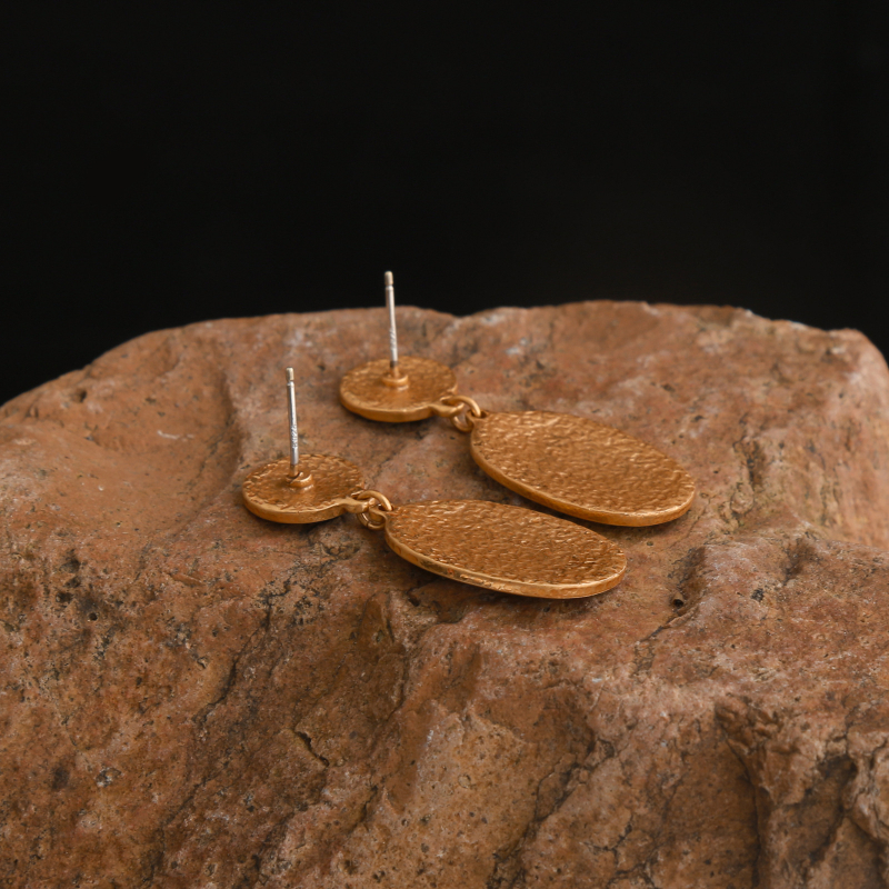 Vaskast auskarid emaljiga viimistletud, vintage stiil, lehe ja looma motiivid, tootekood G1347