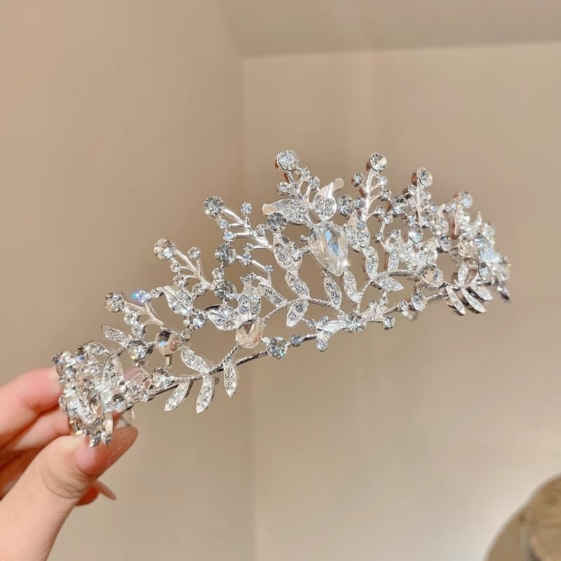 Παιδικό στέμμα για το κεφάλι με μαργαριρία και ψευτικούς λείθους, μεταλλικό, ηλεκτροπλατινωμένο, σε cartoon στυλ