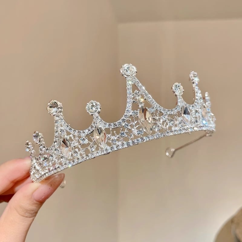 Παιδικό στέμμα για το κεφάλι με μαργαριρία και ψευτικούς λείθους, μεταλλικό, ηλεκτροπλατινωμένο, σε cartoon στυλ