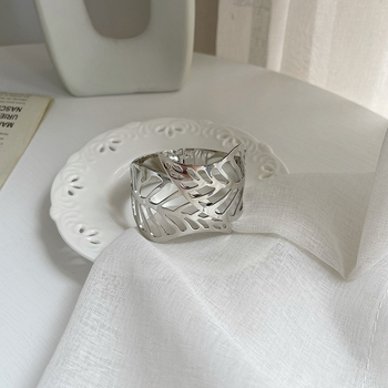 Fémes rugós függönykapocs üreges levél mintával — nordikus stílus, testreszabható