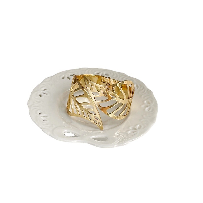 Fémes rugós függönykapocs üreges levél mintával — nordikus stílus, testreszabható