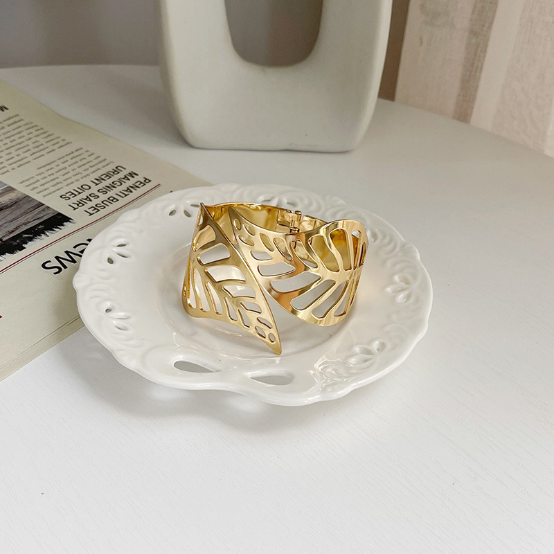 Fémes rugós függönykapocs üreges levél mintával — nordikus stílus, testreszabható