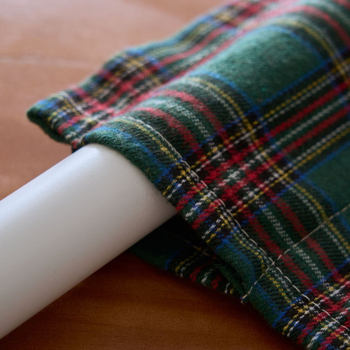 Nėrinių užuola logui su stačiakampiu raštu, poliesterio–medvilnės audinys, medvilnės–lino mišinio audinys, siūlų dažymas, dekoratyvinis dalinis šešėliavimas, tinkama svetainei ir virtuvei