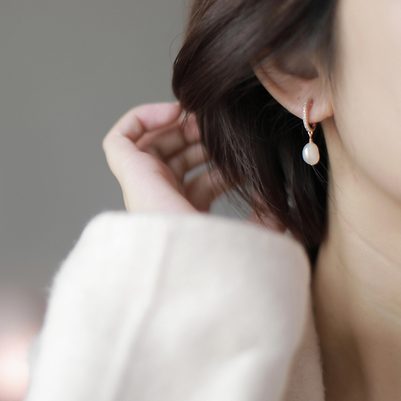 Auskari ar klipsiem ar saldūdens pērlēm, franču stila, ģeometrisks dizains, elektroplātēts pārklājums, dabisks stil