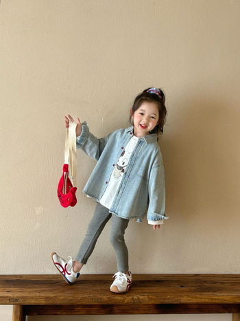 Vaikų džinsinis marškiniai ir švarkas komplektas Korėjos stiliumi, ilgos rankovės, vieno tono raštas, švelnus apdorojimas ir enziminis plovimas, 3–8 metų amžiaus