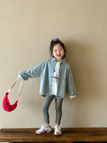 Vaikų džinsinis marškiniai ir švarkas komplektas Korėjos stiliumi, ilgos rankovės, vieno tono raštas, švelnus apdorojimas ir enziminis plovimas, 3–8 metų amžiaus