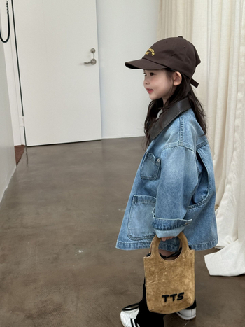 Mergaitėms skirta korėjiško stiliaus vidutinio ilgio džinsinė striukė, 71–80% medvilnė, vieno mygtuko užsegimas, 3–8 metų vaikams, pavasaris-ruduo.