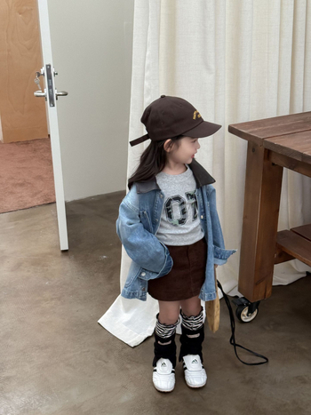 Mergaitėms skirta korėjiško stiliaus vidutinio ilgio džinsinė striukė, 71–80% medvilnė, vieno mygtuko užsegimas, 3–8 metų vaikams, pavasaris-ruduo.
