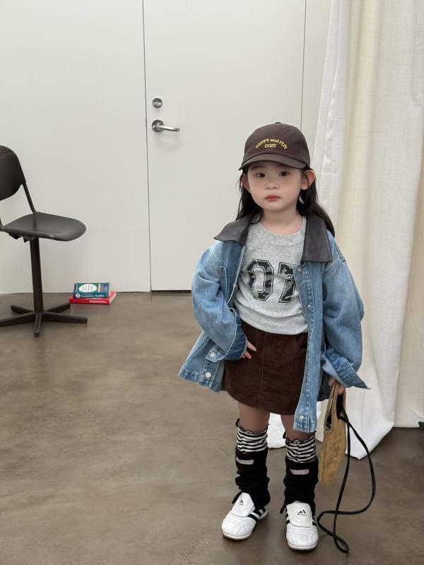 Mergaitėms skirta korėjiško stiliaus vidutinio ilgio džinsinė striukė, 71–80% medvilnė, vieno mygtuko užsegimas, 3–8 metų vaikams, pavasaris-ruduo.