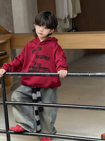 Laste džinipüksid fliisvooderdusega, vaba lõigatud sirge paigutus, 85% puuvill, pehme viimistlus, keskmine talje