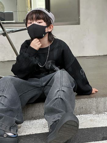 Dječje cargo hlače širokog kroja, pamuk-poliester smjesa, srednji pojas, meka tekstura; za dječake preko 8 godina