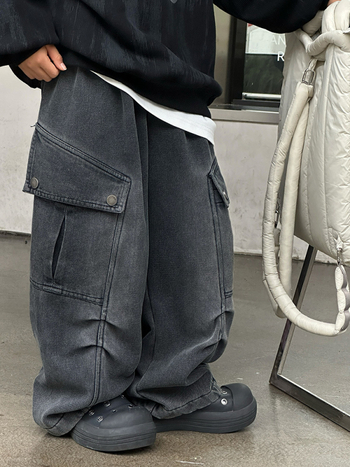 Dječje cargo hlače širokog kroja, pamuk-poliester smjesa, srednji pojas, meka tekstura; za dječake preko 8 godina