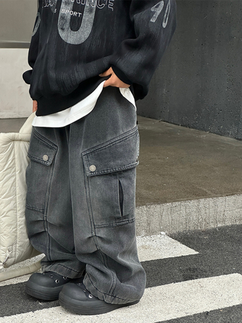 Dječje cargo hlače širokog kroja, pamuk-poliester smjesa, srednji pojas, meka tekstura; za dječake preko 8 godina