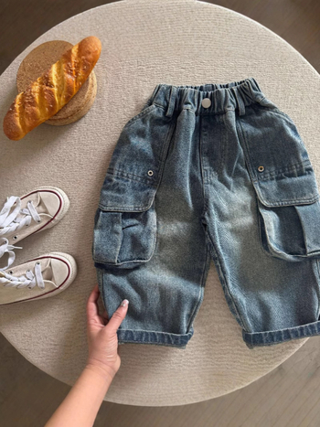 Vaikų džinsai su vidutine juosmens juosta ir guminiu dirželiu, medvilnės džinsinis audinys, švelnus paviršius, rudens 2025