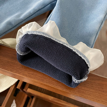 Mergaitėms velūriniai džinsai, korėjietiškas stilius, katės siuvinėjimas ir nėriniai, platėjančios kojų linijos, vidutinio aukščio juosmuo, rudens–žiemos 2025