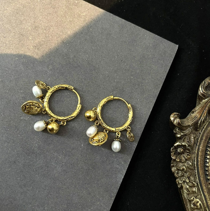 Овеци от мед със пискюли, геометричен дизайн, средновековен стил, електроплатинация, зимно издание 2025