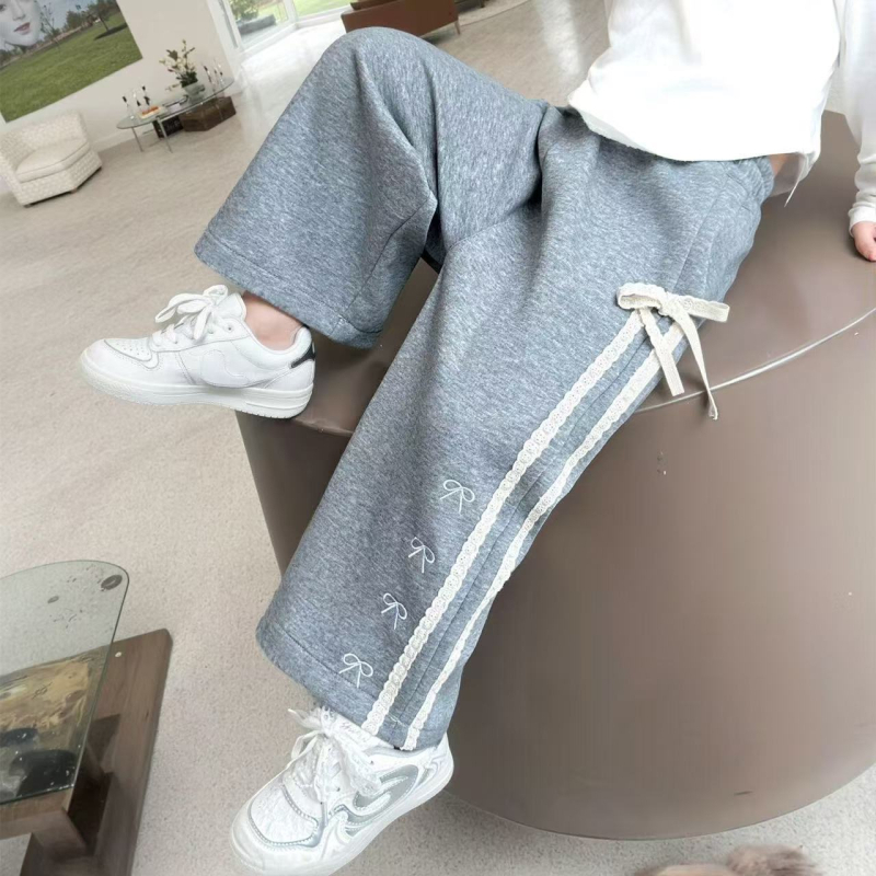 Pantaloni copii leisure, croială dreaptă, cu detaliu funda, poliester cu elastan 85%, talie medie