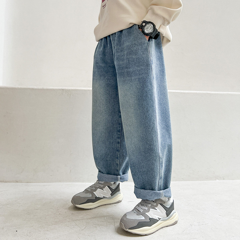 Vaikų džinsai su tiesia kojų linija, laisvalaikio stilius, medvilnė 62.2%, vidurinė juosta su elastine juosta, ruduo 2025