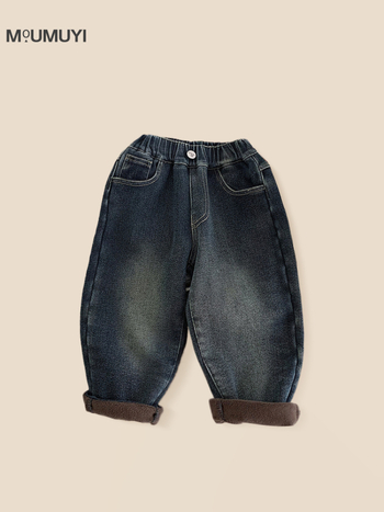 Bernių džinsinės kelnės su flisu, korejiečių versija, vidutinio dydžio juosta su elastingu diržu, flisinis audinys, išorė: 97% medvilnė / 3% elastanas; pamušalas: 94% poliesteris / 6% elastanas; vaikams 3-8 m