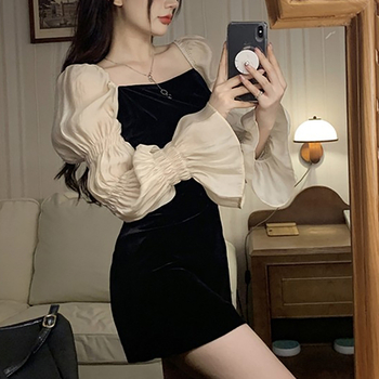Rochie din poliester cu design de îmbinare, guler cu linie simplă, mâneci clopot lungi, croială în A