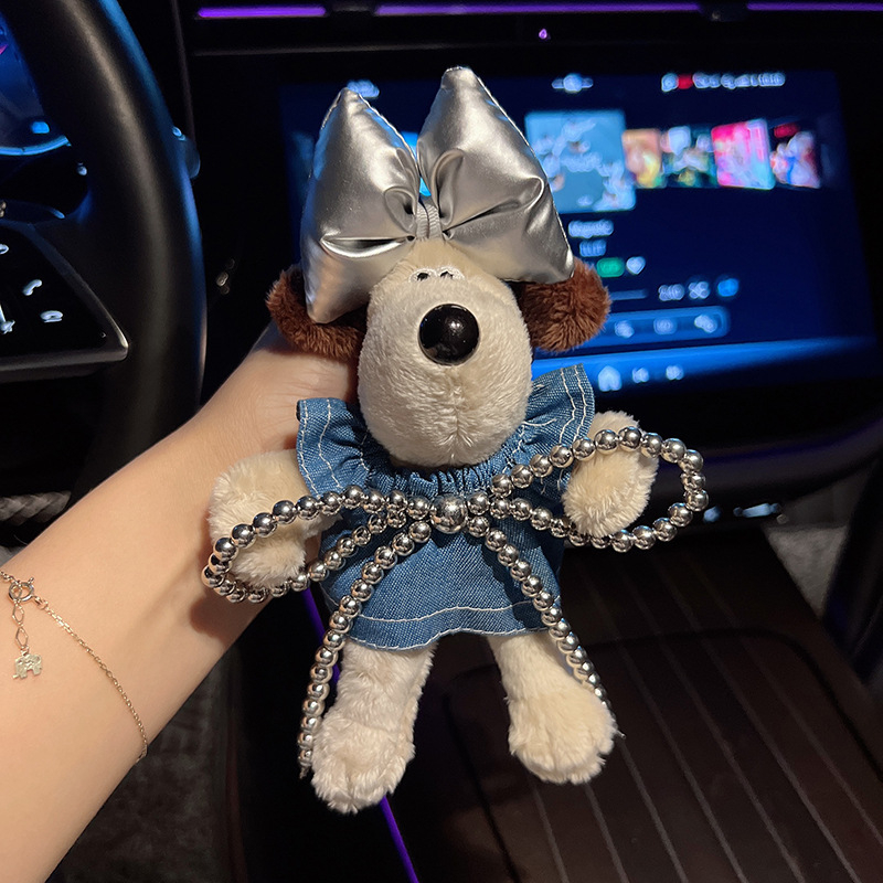 Pliša atslēgu piekariņš ar karikatūras kucēnu, denim svārkiem un lielu loku