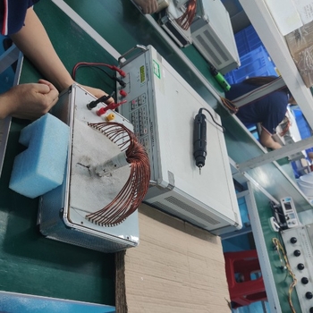 Multimetru digital cu clește, True RMS, precizie înaltă, oprire automată, senzor de câmp electric, protecție împotriva arderilor