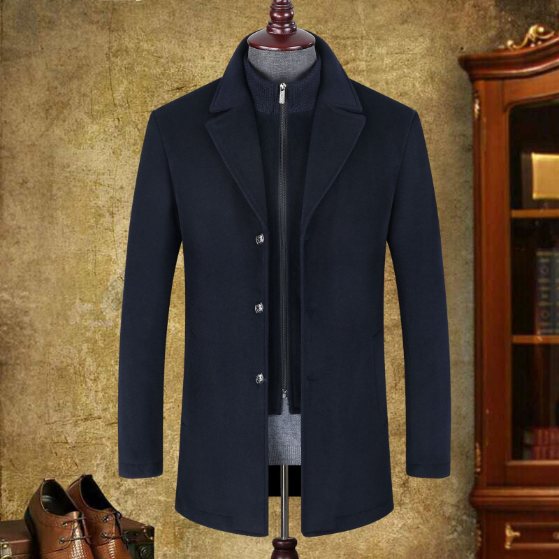 Vilnonis korduro paltas su stovinčiu kaklu, vidutinio ilgio, prigludęs kirpimas, sustorėjęs